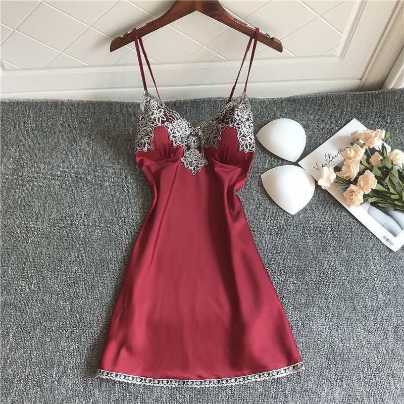 Robe de nuit avec motif dentelle