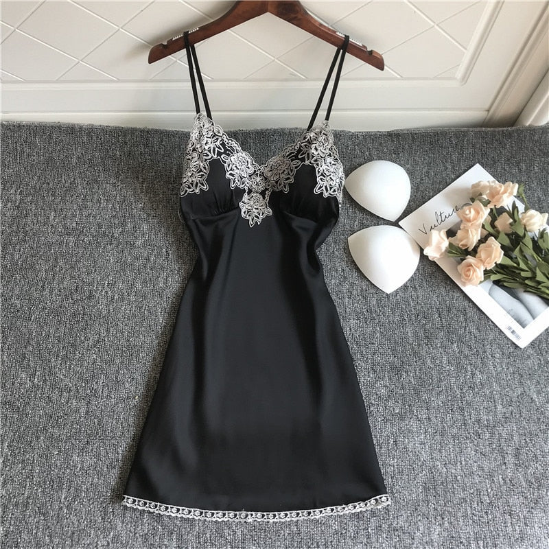 Robe de nuit avec motif dentelle